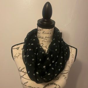 Black and white pok-a-dot scarf